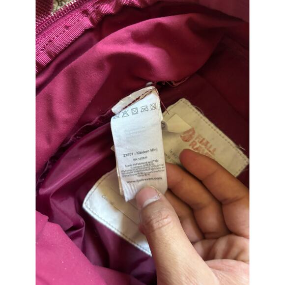 Burgundy mini Fjällräven Kanken backpack - Picture 6 of 9